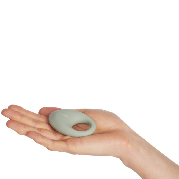 Amaysin Soft Luxy Vibrerande Love Ring Produktbild i hand 50